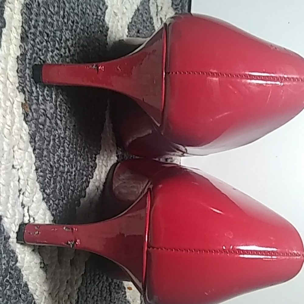 Red heels - Picture 3 of 3